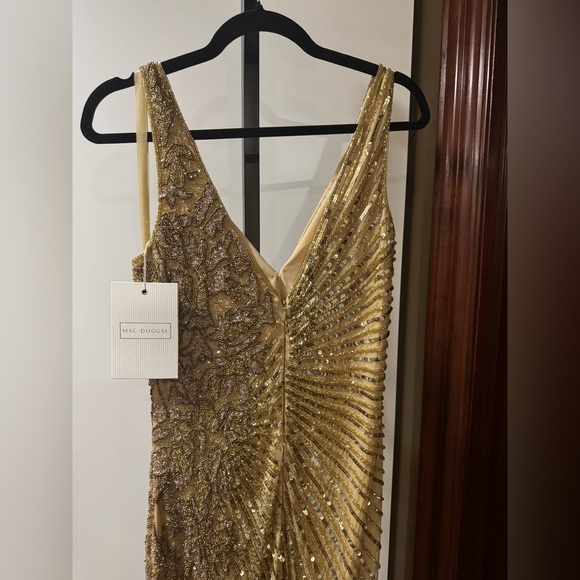 Sleeveless beaded gown - Picture 8 of 8